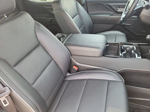 Used 2025 Chevrolet Silverado EV LT AWD/4WD image 33