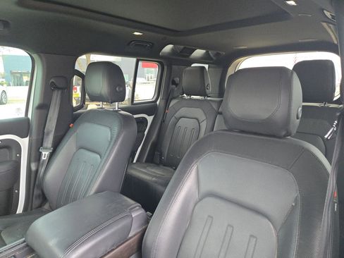 Used 2022 Land Rover Defender 110 X-Dynamic SE image 9