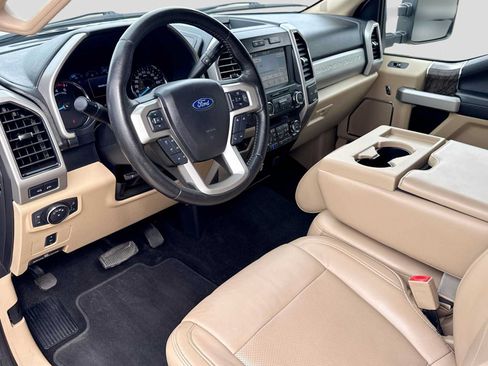Used 2019 Ford F250 Lariat AWD/4WD image 2