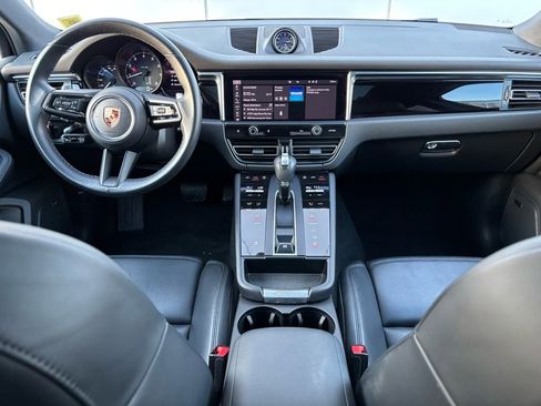 Certified 2023 Porsche Macan image 6