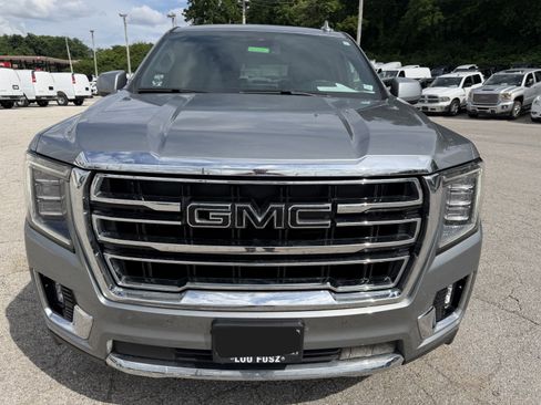 Used 2023 GMC Yukon XL SLT AWD/4WD image 2