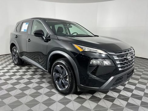 Used 2024 Nissan Rogue SV FWD image 3