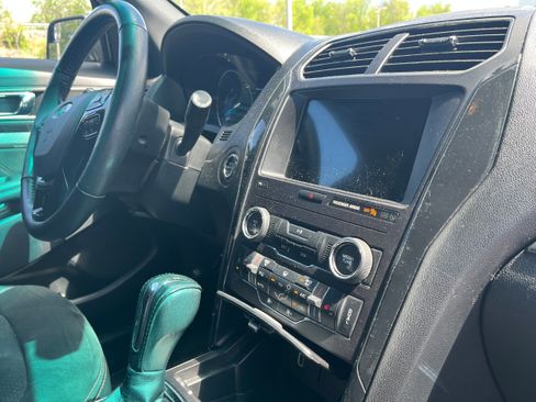 Used 2018 Ford Explorer XLT w/ Equipment Group 202A image 13