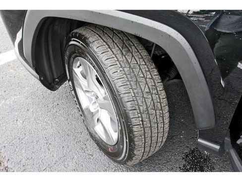 Used 2025 Toyota RAV4 LE AWD/4WD image 34