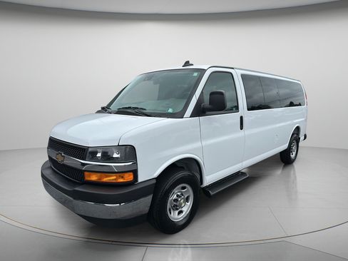 Used 2025 Chevrolet Express 3500 LT w/ LT Preferred Equipment Group RWD image 3