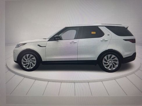 Used 2024 Land Rover Discovery S image 2
