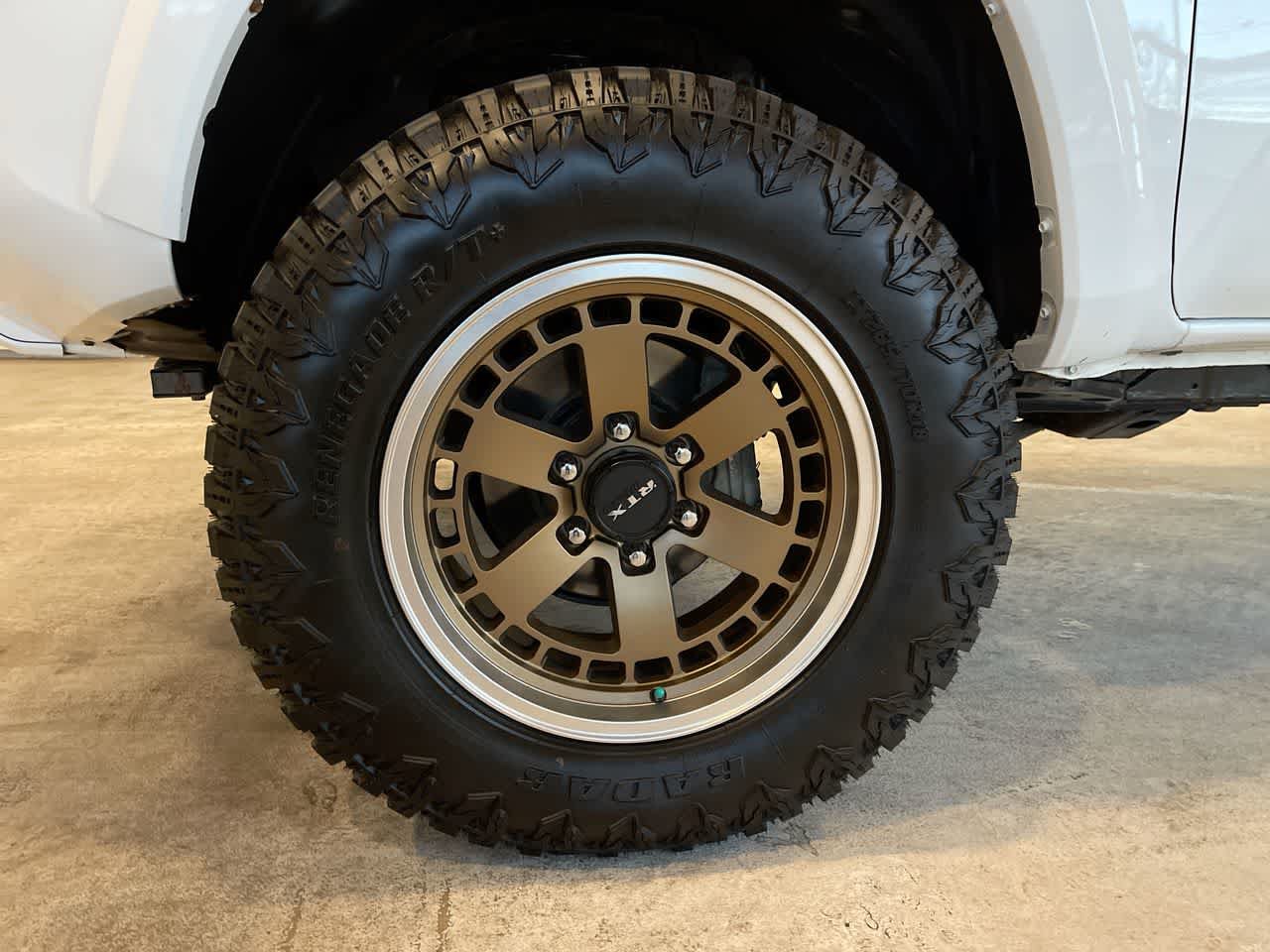 Used 2020 Toyota Tacoma Limited AWD/4WD image 10
