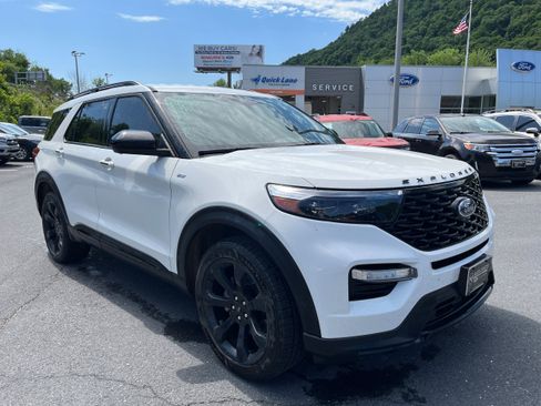 Used 2022 Ford Explorer ST-Line AWD/4WD image 3