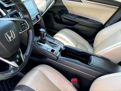Used 2019 Honda Civic Touring image 15