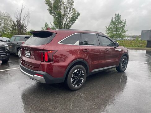 Certified 2025 Kia Sorento S FWD image 7