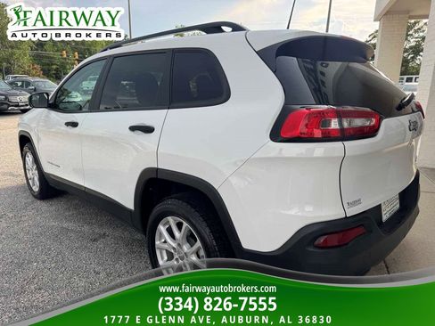 Used 2017 Jeep Cherokee Sport FWD image 8
