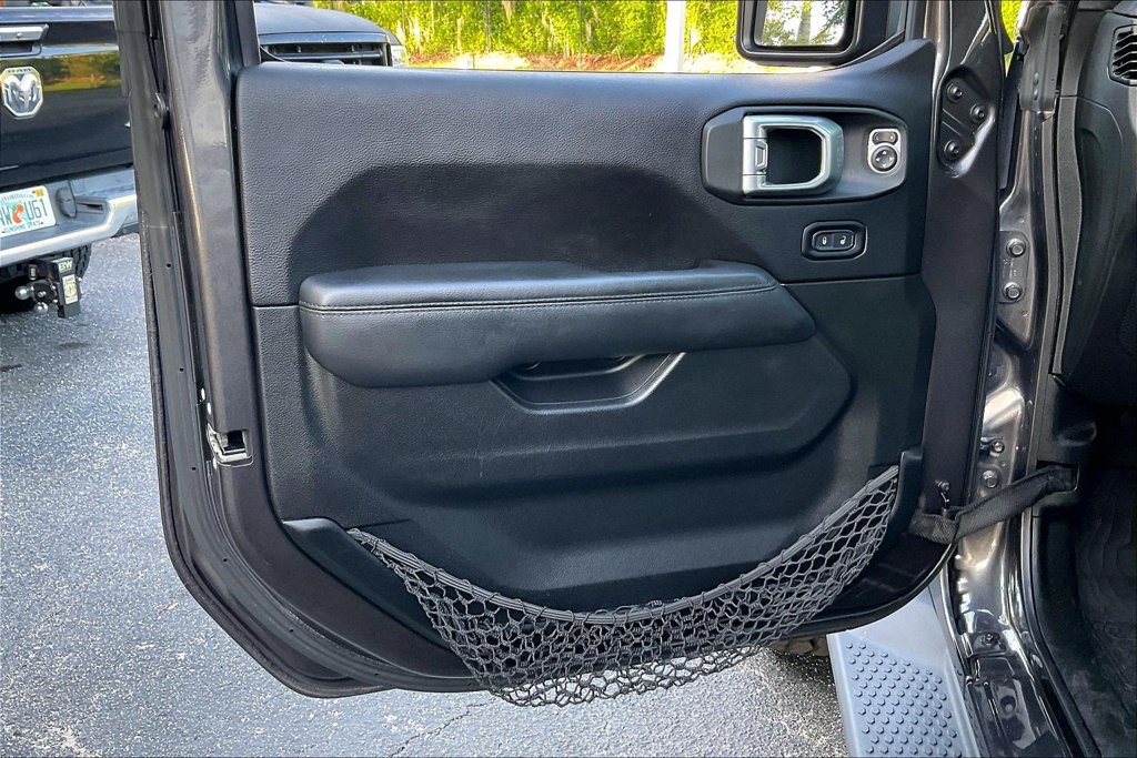 Used 2019 Jeep Wrangler Unlimited Sahara AWD/4WD image 2