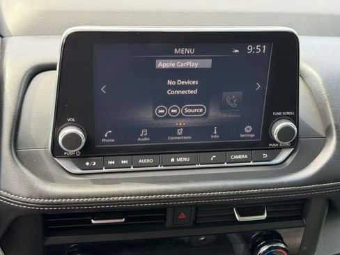 Used 2025 Nissan Rogue SV FWD image 19