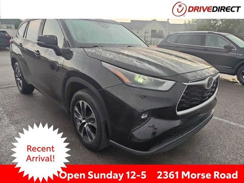 Used 2024 Toyota Highlander XLE FWD image 1