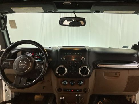 Used 2013 Jeep Wrangler Unlimited Sahara image 25