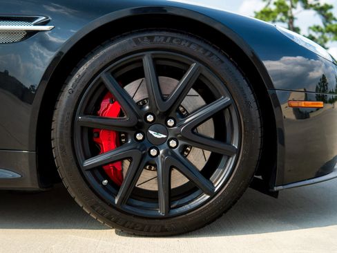 Used 2013 Aston Martin V8 Vantage Roadster RWD image 12