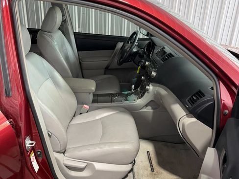 Used 2010 Toyota Highlander SE FWD image 21