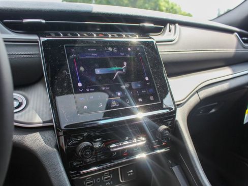 New 2025 Jeep Grand Cherokee L Laredo image 16