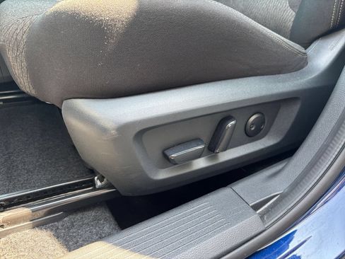 Used 2025 Nissan Rogue SV FWD image 18