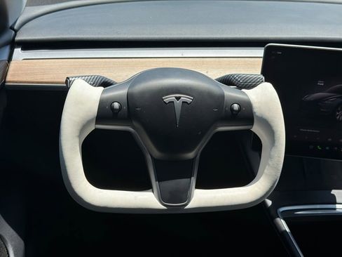 Used 2024 Tesla Model Y Long Range AWD/4WD image 23