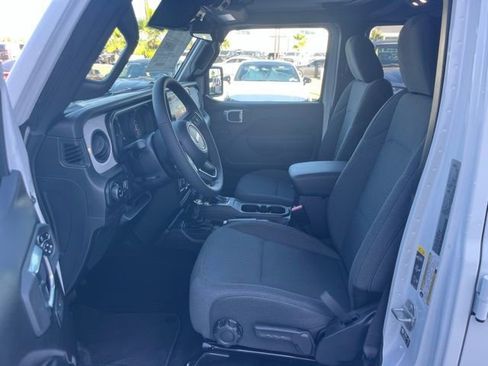 New 2025 Jeep Gladiator Sport AWD/4WD image 15
