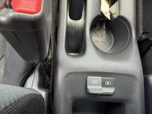 Used 2018 Nissan Kicks SV FWD image 36