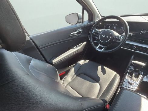 Used 2025 Kia Sportage EX FWD image 16