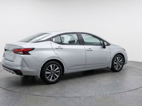 Used 2025 Nissan Versa SV image 9