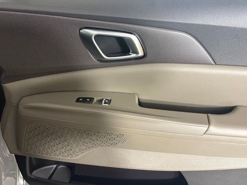 New 2026 Kia Carnival EX FWD image 12