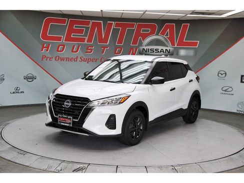 Certified 2025 Nissan Kicks Play S FWD image 2