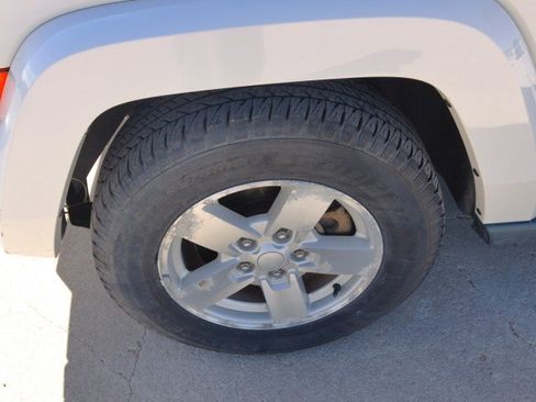 Used 2008 Jeep Commander Sport AWD/4WD image 11