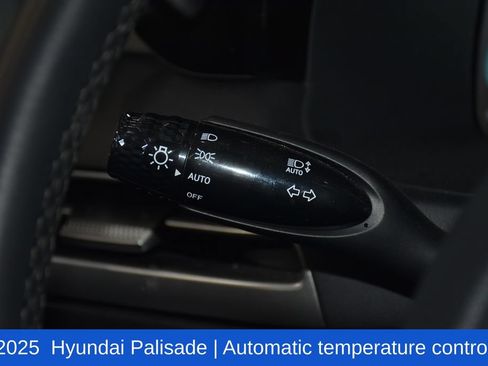 Used 2025 Hyundai Palisade SEL FWD image 8