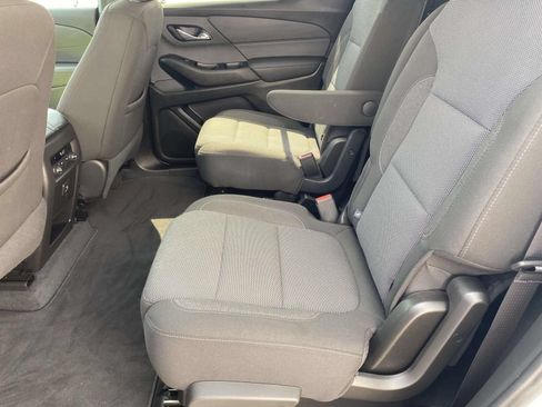 Used 2023 Chevrolet Traverse LT FWD image 11