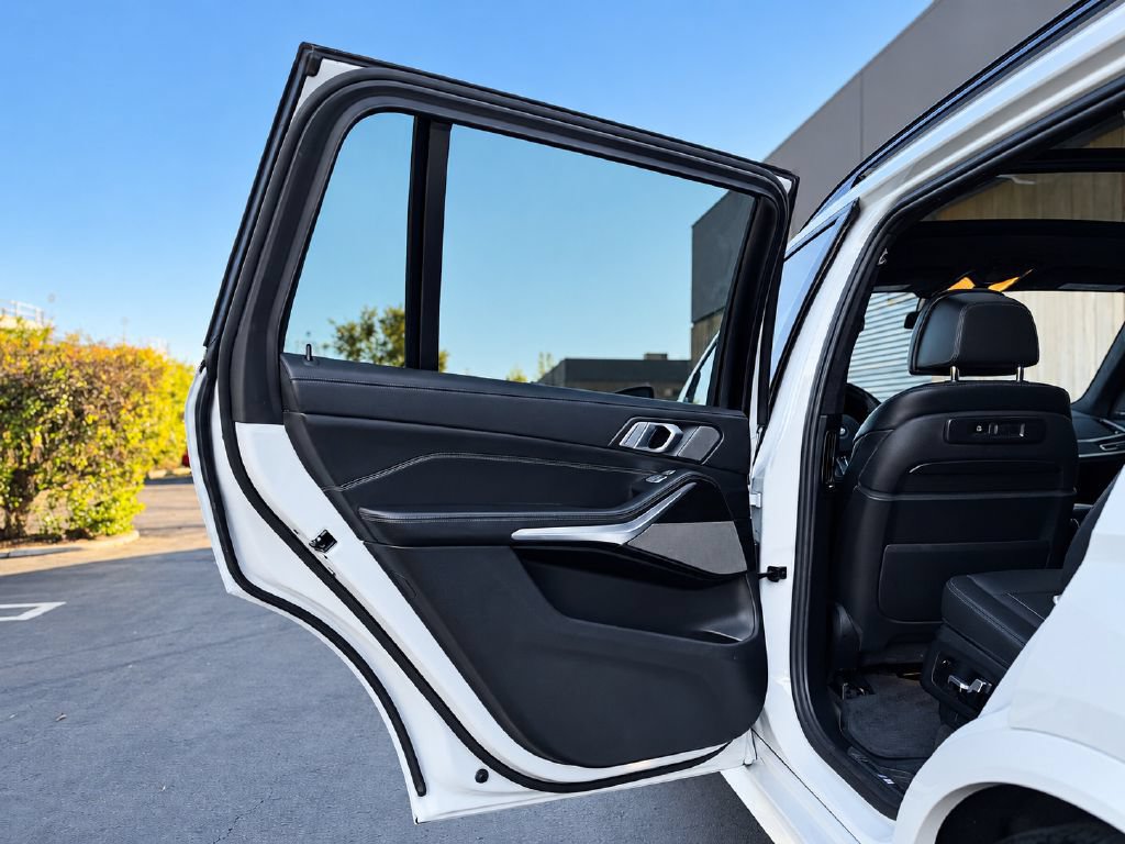 Used 2020 BMW X7 M50i w/ Executive Package AWD/4WD image 15