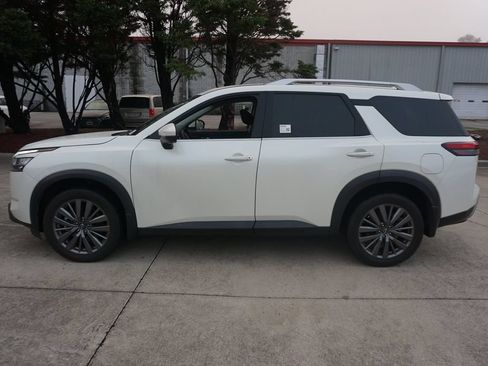 Used 2024 Nissan Pathfinder SL w/ SL Premium Package FWD image 22