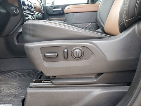 Used 2020 Chevrolet Silverado 3500 High Country w/ Z71 Off-Road Package image 17