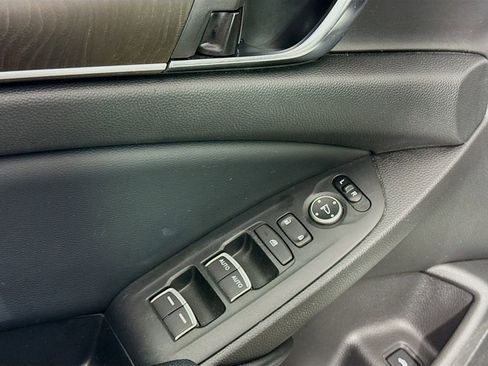 Certified 2018 Honda Accord EX image 17