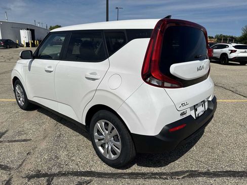 Used 2021 Kia Soul LX FWD image 4