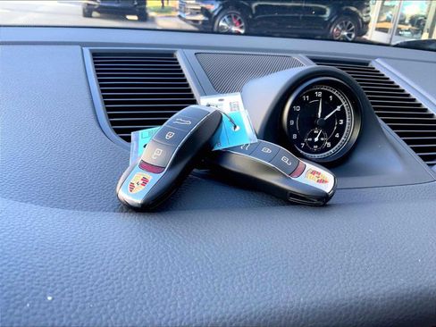 Certified 2025 Porsche Macan image 21