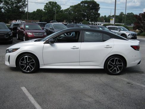 Used 2025 Nissan Sentra SR FWD image 5