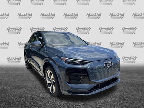 Used 2025 Audi Q6 e-tron Premium Plus w/ Premium Plus AWD/4WD image 2
