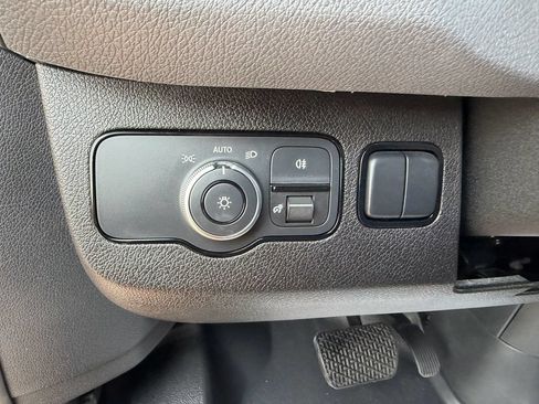 Used 2024 Mercedes-Benz Sprinter 2500 image 12