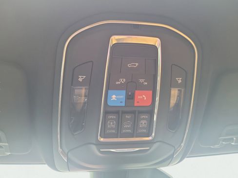 Used 2025 Jeep Grand Cherokee Summit AWD/4WD image 36