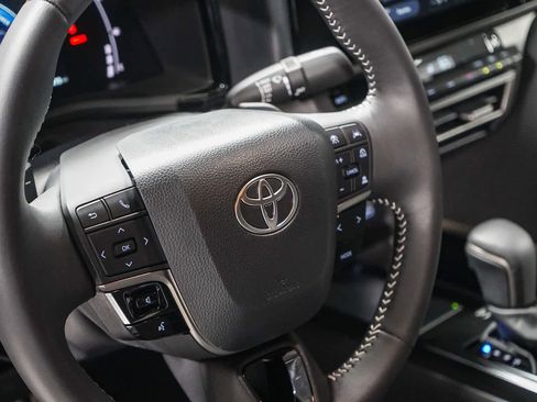 Used 2026 Toyota Camry SE image 23