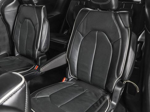 Used 2018 Chrysler Pacifica Limited w/ S Appearance Package image 39