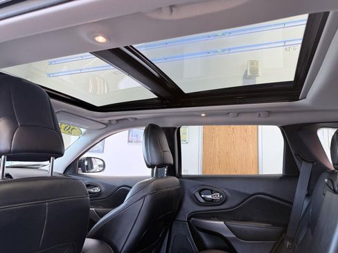 Used 2022 Jeep Cherokee Limited w/ Elite Package image 17