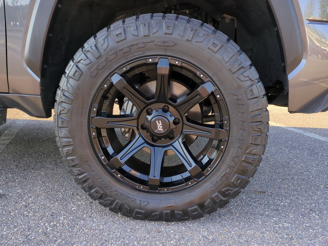 Used 2025 Toyota Tundra SR5 w/ SR5 Convenience Package AWD/4WD image 11