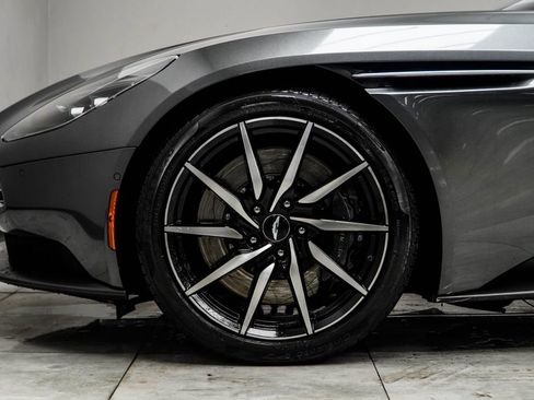 Used 2019 Aston Martin DB11 Volante RWD image 19