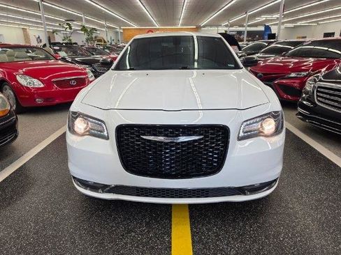 Used 2017 Chrysler 300 S RWD image 2