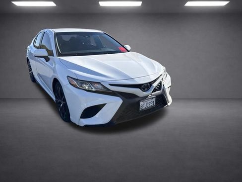 Used 2018 Toyota Camry SE FWD image 9